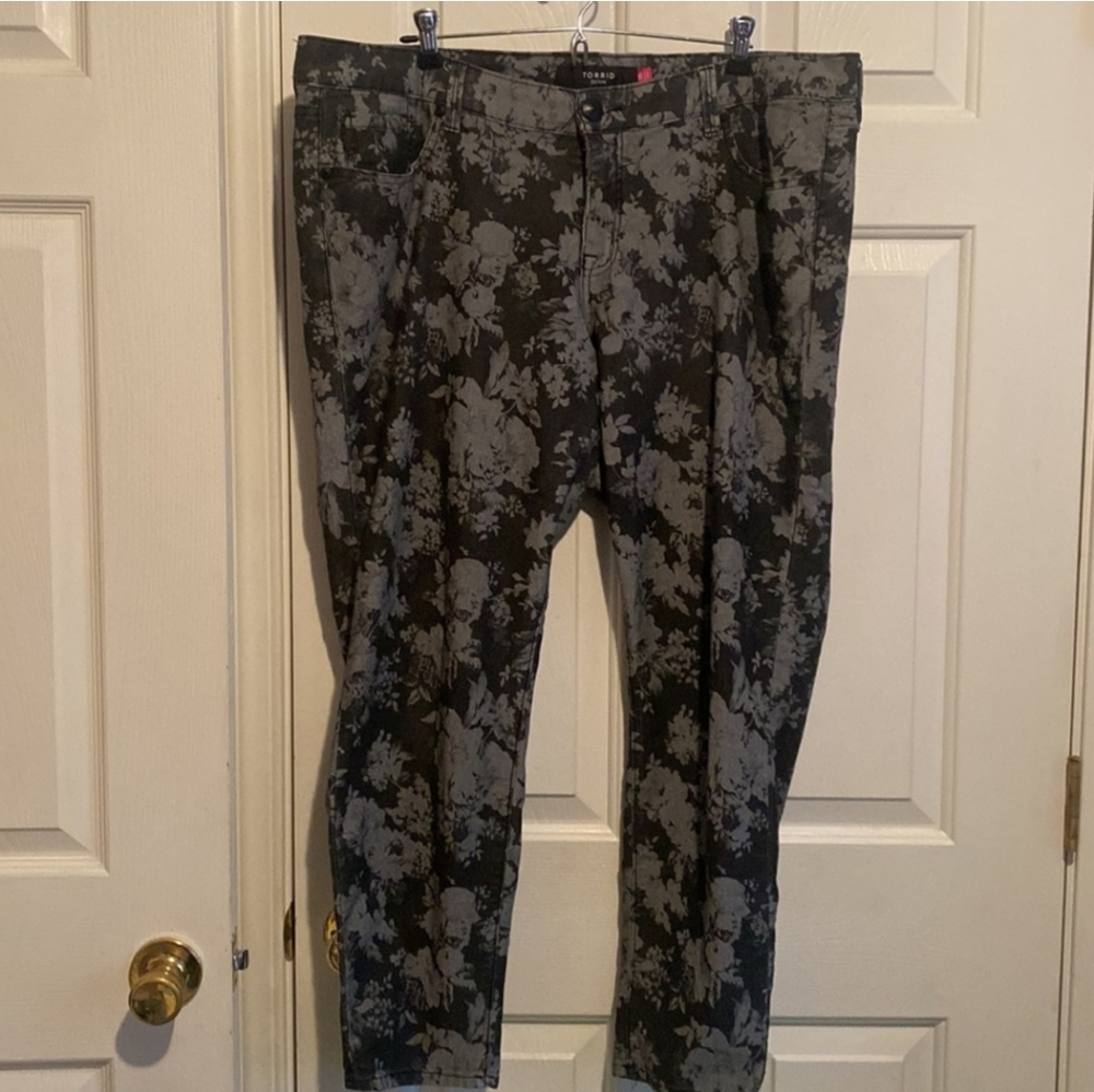 Torrid skinny jeans sz 20